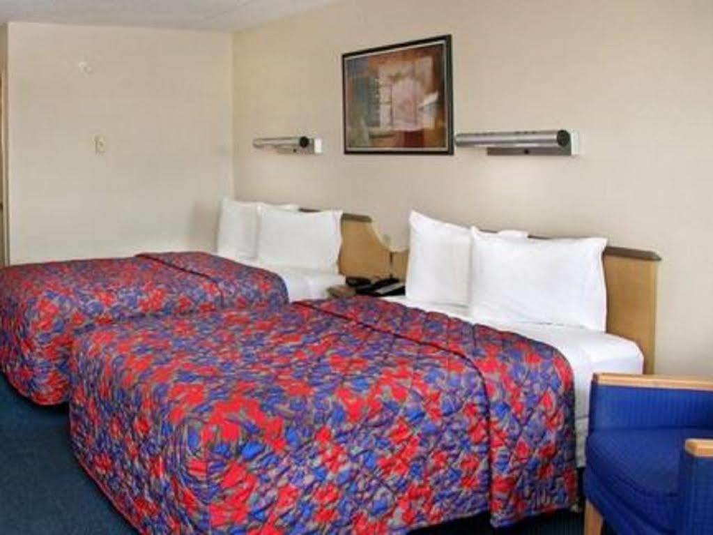 מאונט לאורל Red Roof Inn Mt Laurel מראה חיצוני תמונה