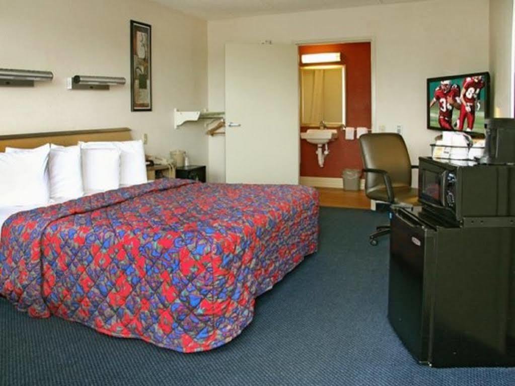 מאונט לאורל Red Roof Inn Mt Laurel מראה חיצוני תמונה